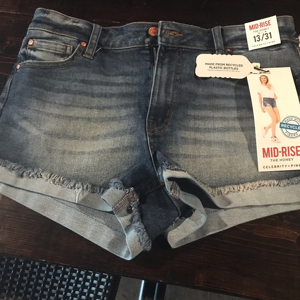 Celebrity Pink size 13 mid rise jean shorts